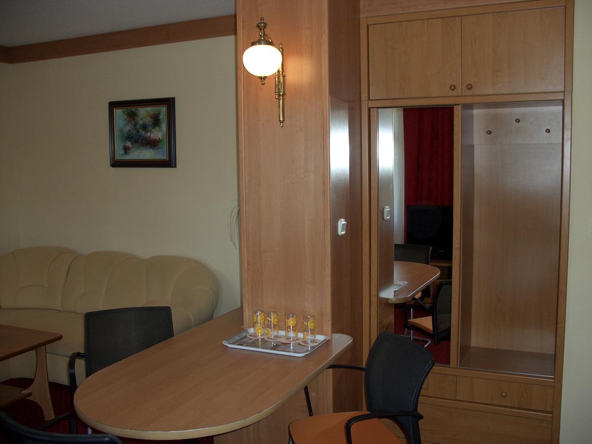Hotel Alga Ustka Esterno foto